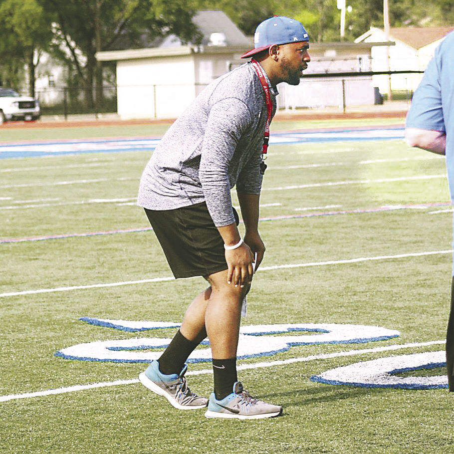 Former Eagle returns to lead defensive line